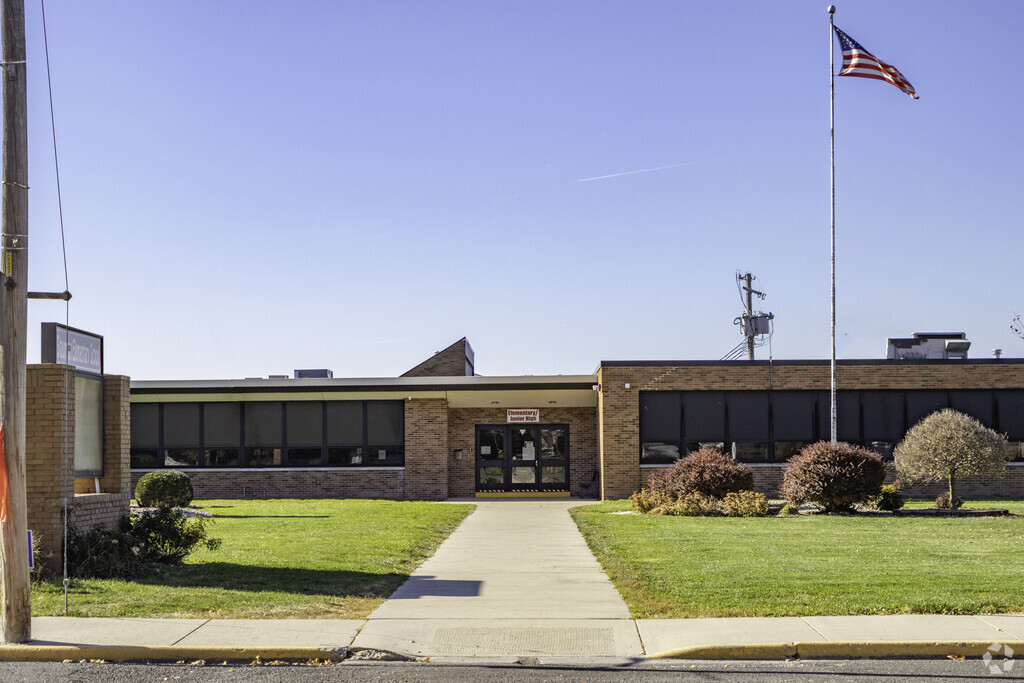 Staunton Junior High School provides education in the neighborhood of 
Macoupin County.