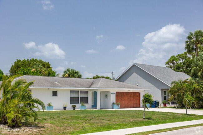 Homes in Bonita Springs Downtown are of a variety of styles including modest bungalows.