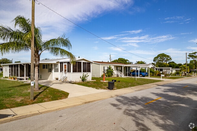 This Briarwood home has a screen porch.