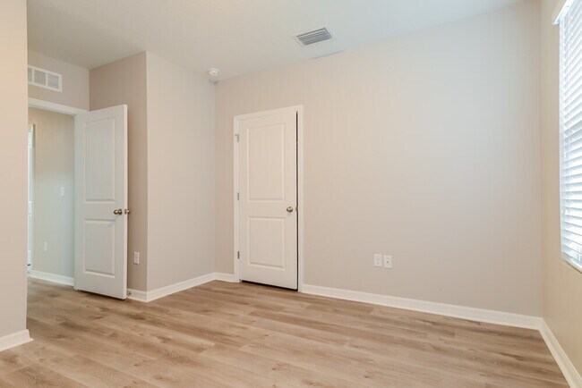 11162 Leland Groves Dr, Riverview, FL 33579 - photo 4