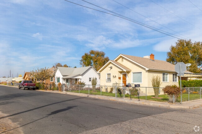 Minimal traditional homes add vintage charm to Blende neighborhoods.