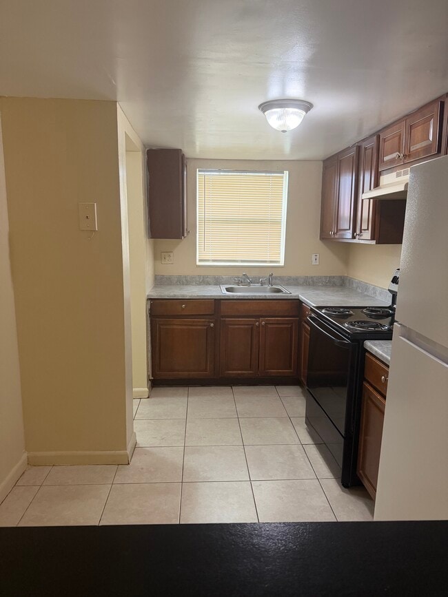 2220 NW 58th Terrace unit 4, Lauderhill, FL 33313 - photo 3