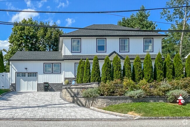 Colonial Revival style homes are numerous in the East Norwich area