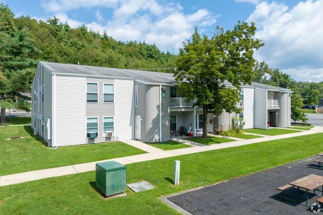Emerald Pond Estates | Renovated 1 & 2 Bedroom Apartments, Ellenville, NY 12428 - photo 4