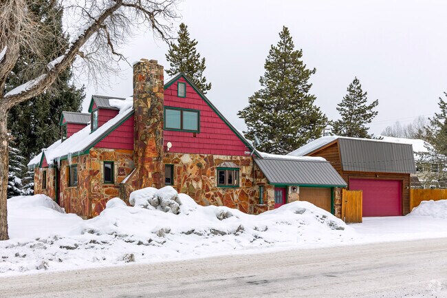 Homes in Steamboat Springs tend to have either a contemporary or rustic cabin vibe.
