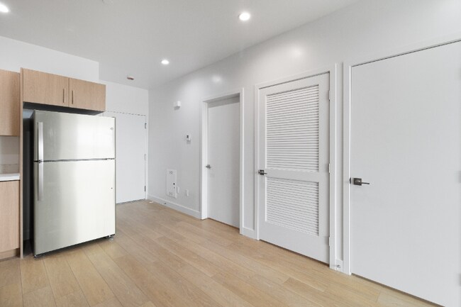 11814 Aviation Blvd unit 310, Inglewood, CA 90304 - photo 3