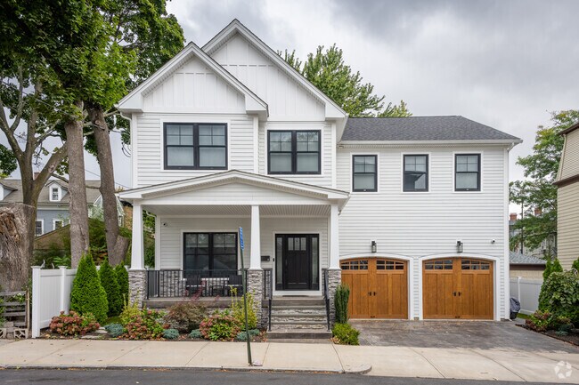 Discover striking contemporary homes in Fox Point, RI, where design meets style.