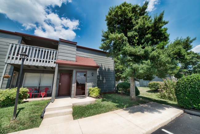 Ashford Terrace, Huntsville, AL 35816 - photo 2