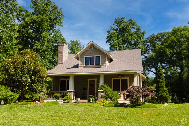 Bungalow-style homes on Banner Ave in Washington Park.