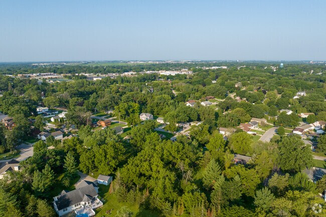The Doe's neighborhood is a tranquil and safe neighborhood within Waterloo in Iowa.