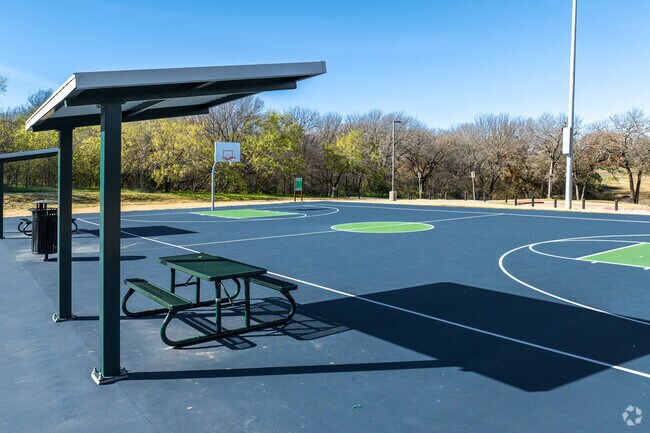 McClendon Park West in Mansfield, TX boasts a basketball court.