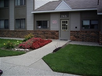 765 Hunt St, Lowell, MI 49331