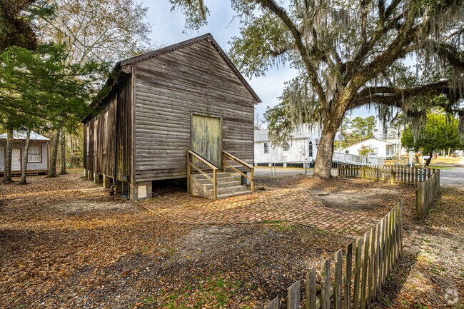 Mandeville’s legendary Dew Drop Jazz Hall dates back to 1895 and still hosts music today.