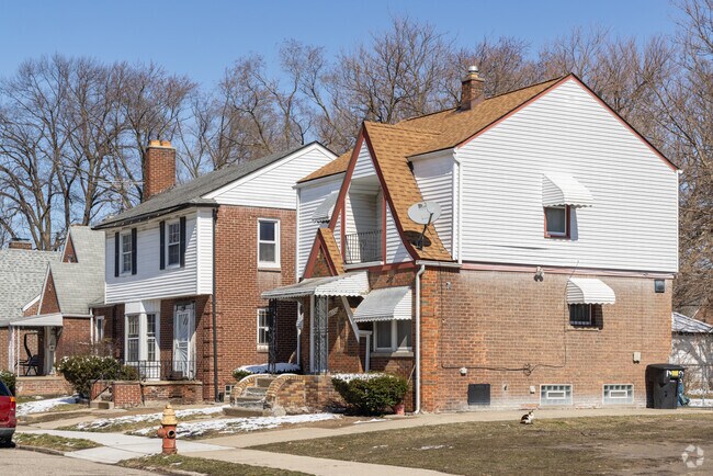Bungalows and Colonial style homes are found in Harmony Village.