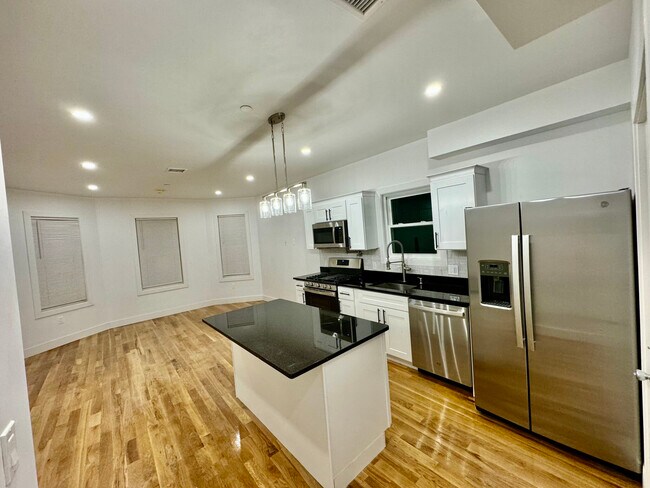 74 Corona St unit 2, Dorchester Center, MA 02124 - photo 3