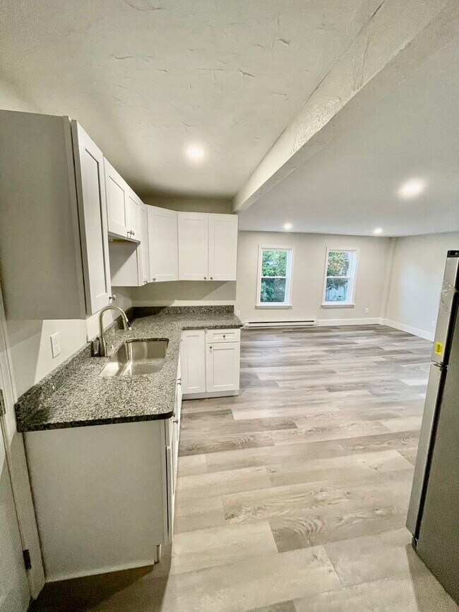 16 Crompton St unit 1, Worcester, MA 01610 - photo 3