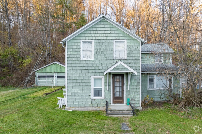 Catlin’s national-style homes combine vintage charm with spacious outdoor areas.