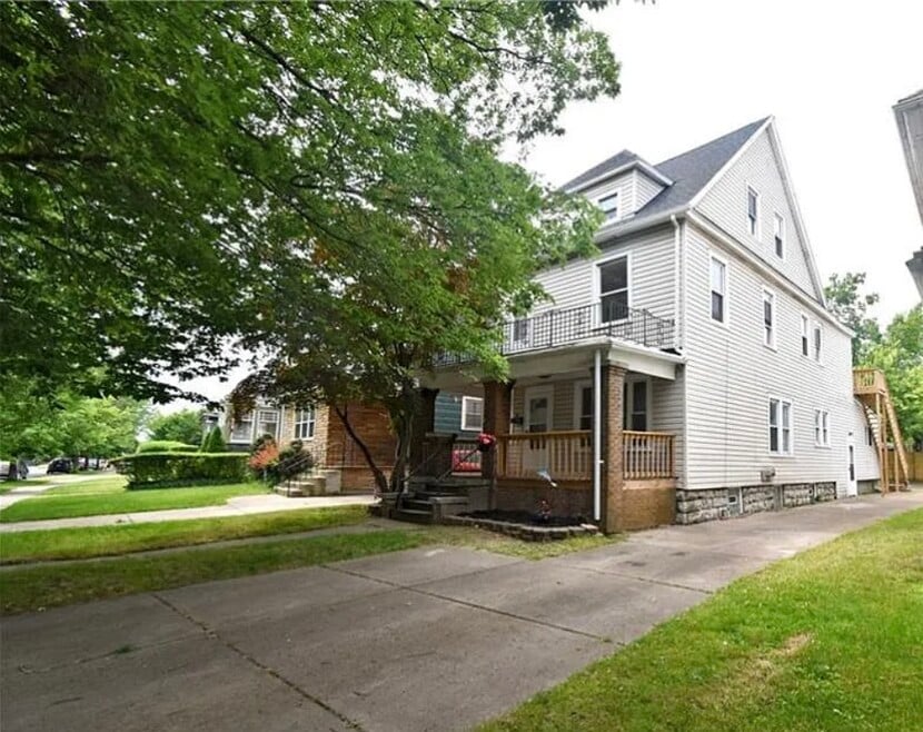 28 Red Jacket Pkwy unit 2, Buffalo, NY 14220 - photo 1