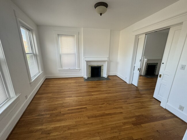 1104 1/2 N High St unit D, Columbus, OH 43201 - photo 6