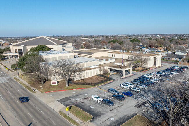 Founders Classical Academy has a student-teacher ratio of 14:1.