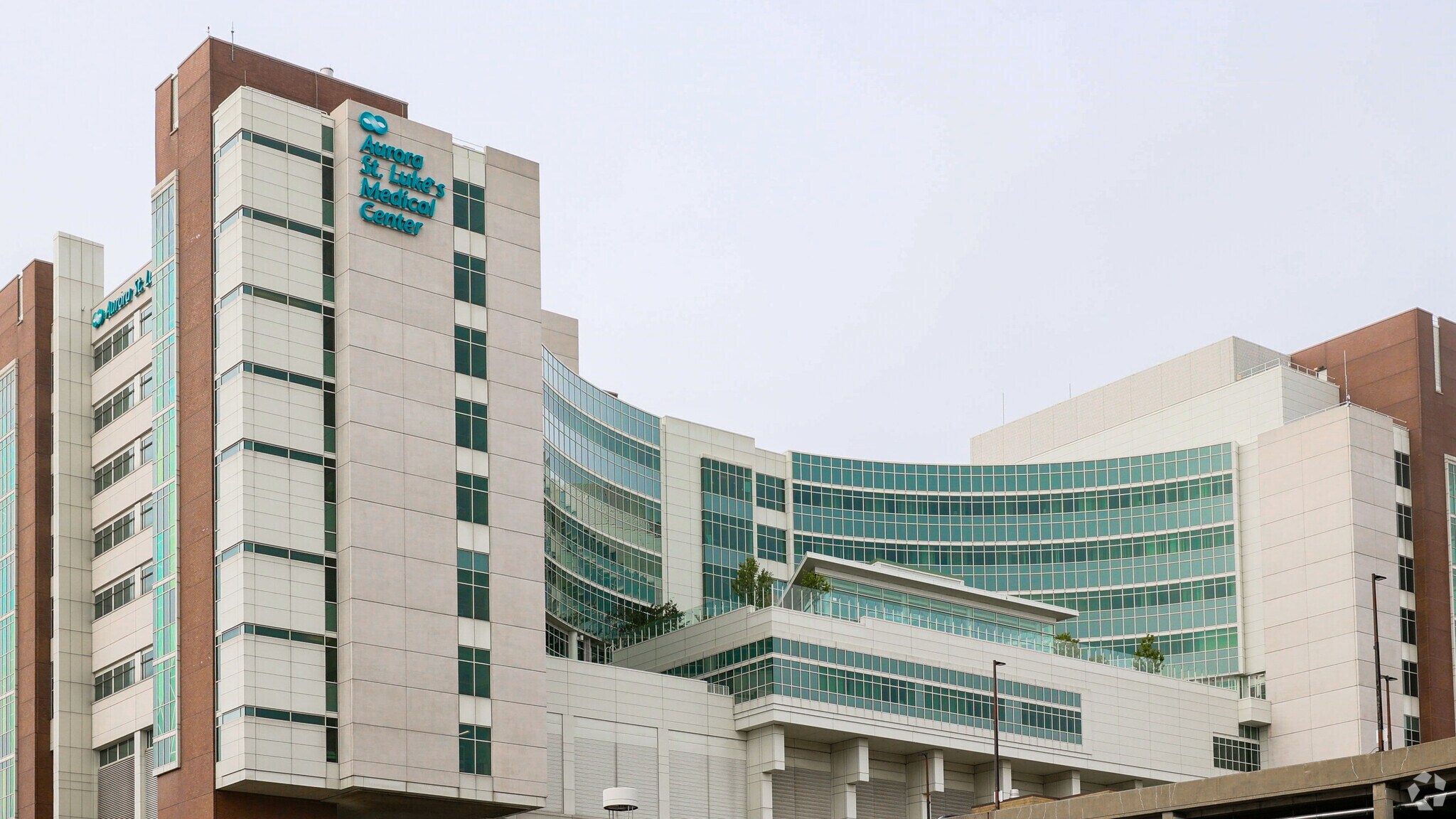 Aurora St. Luke's Medical Center is conveniently located in Northwest Southpoint.