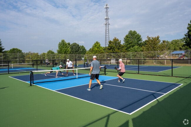 Oak Summit Park is a popular destination for pickleball players near Moravian-Baywood.
