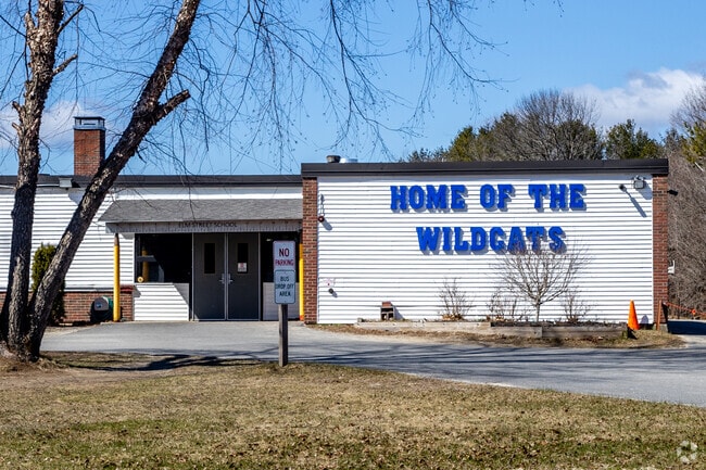 Students in the greater Mechanic Falls region attend Elm Street Elementary School for their primary education.