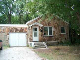 1851 N Johnston Ave, Springfield, MO 65803