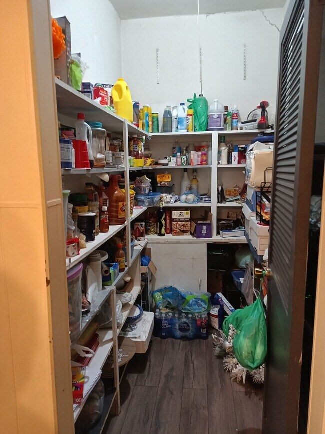 Walk-in Pantry