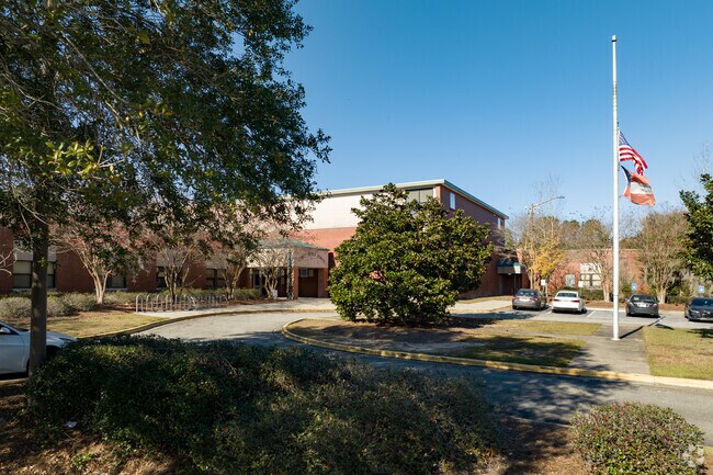 Hubert Middle School student population of Hubert Middle School is 460.