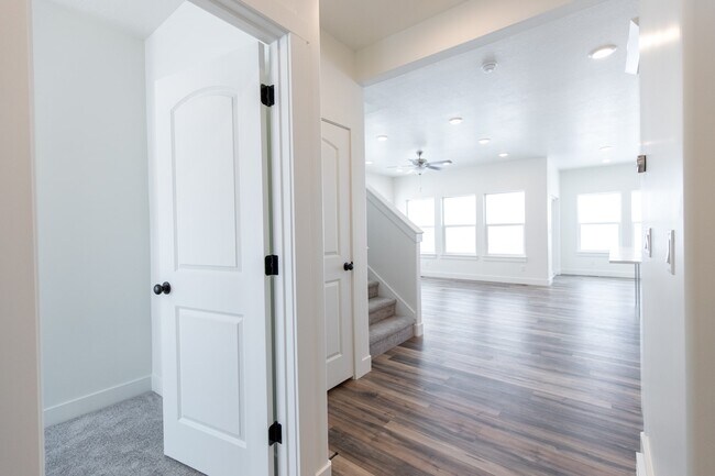 03 Foxhill 729 W 20 N Hyrum UT-04-min copy.jpg