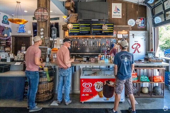 Midtown Yacht Club serves a wide variety of ales in the Orchard District of Bend, Oregon.