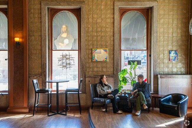 Divino Gelato Cafe serves authentic gelato, gourmet popcorn, and espresso drinks.