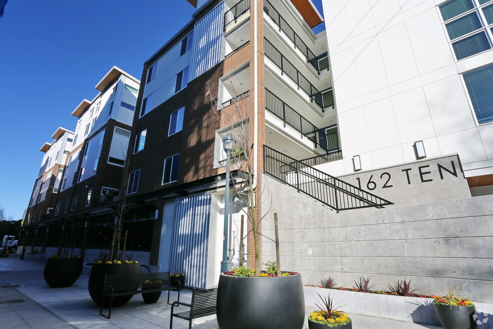 162TEN, Redmond, WA 98052 - photo 1