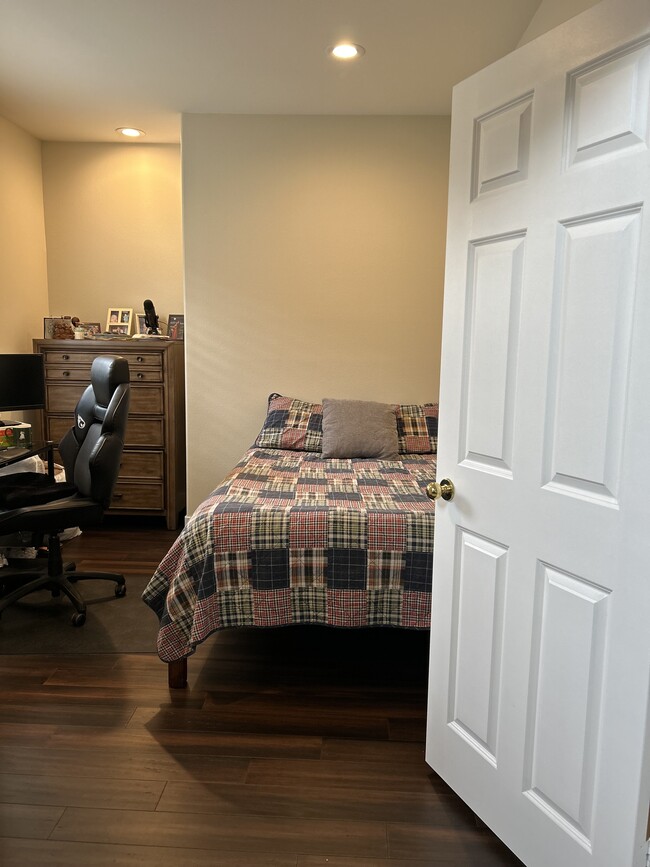 Den/Office/3rd Bedroom