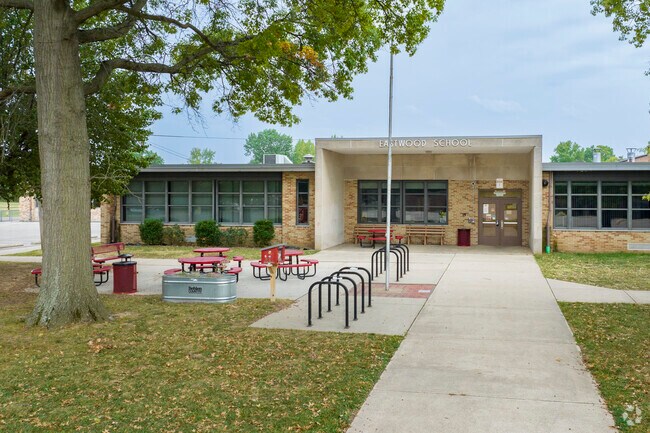 Eastwood Elementary in East Alton has a student teacher ratio of 11:1 according to Niche.com.