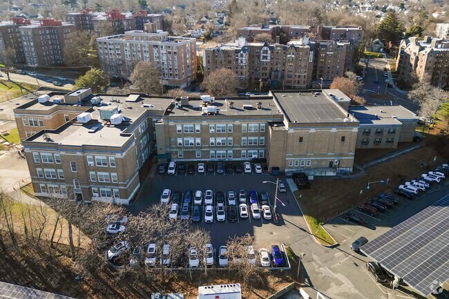 Mamaroneck Avenue School has ample parking for staff.