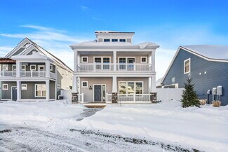 1020 S Cove Cir, Whitehall, MI 49461