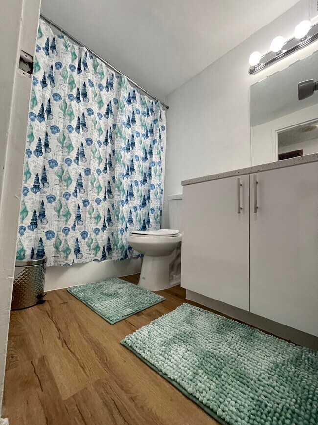 Four Ambassadors Condominiums unit 1423, Miami, FL 33131 - photo 7