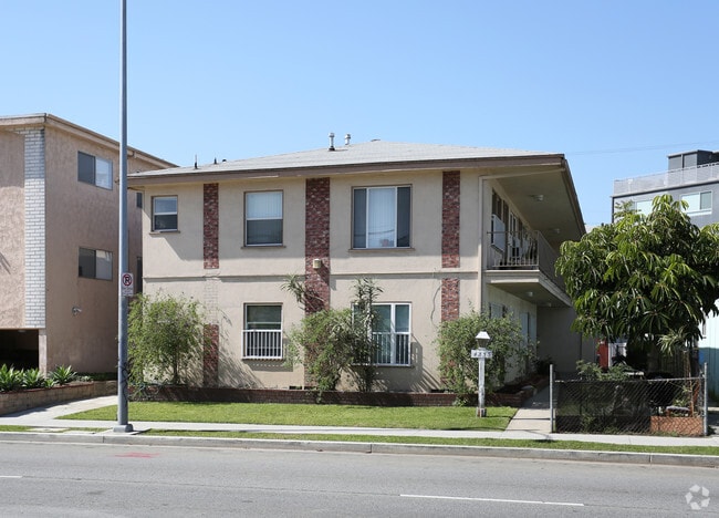 4253 S Centinela Ave, Los Angeles, CA 90066 - photo 2