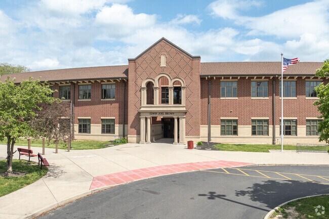 Edwin Joel Brown Middle School has a student to teacher ratio of 12 to 1.