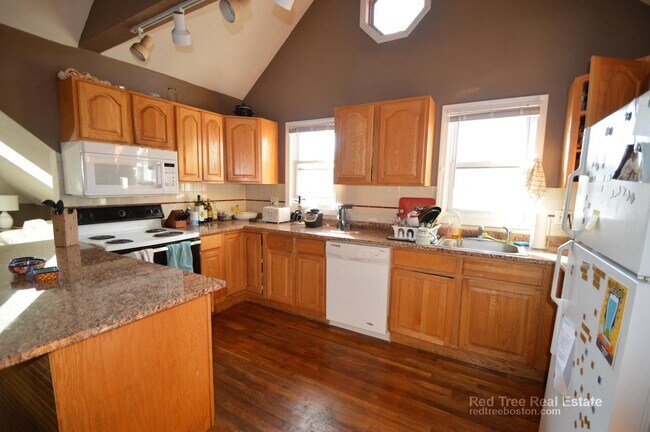 42 Brainerd Rd unit B, Allston, MA 02134 - photo 2
