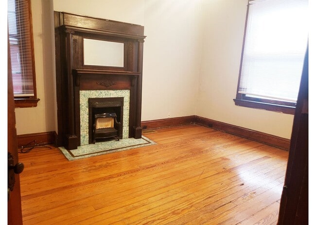 3204 Bishop St, Cincinnati, OH 45220 - photo 2