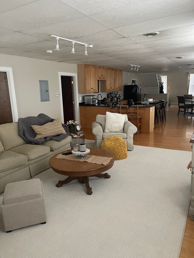 8 N Main St unit 2nd Fl, Upton, MA 01568 - photo 5