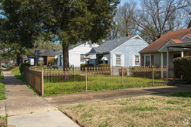Most homes in Hollywood are modest.