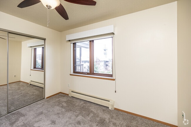 Sun Prairie/Vista Court Apartments 5901 Vista Dr West Des Moines IA Sun Prairie/Vista Court Apartments 5901 Vista Dr West Des Moines IA