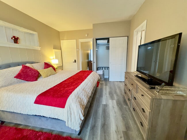 922 W Broadway St unit 1, Bradley, IL 60915 - photo 5