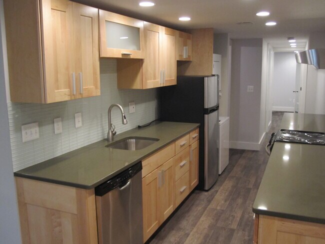 1658 Monroe St NW unit 1658 Apt B, Washington, DC 20010 - photo 6