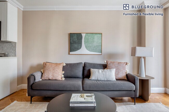 315 E 86th St unit FL16-ID1327, New York, NY 10028 - photo 2