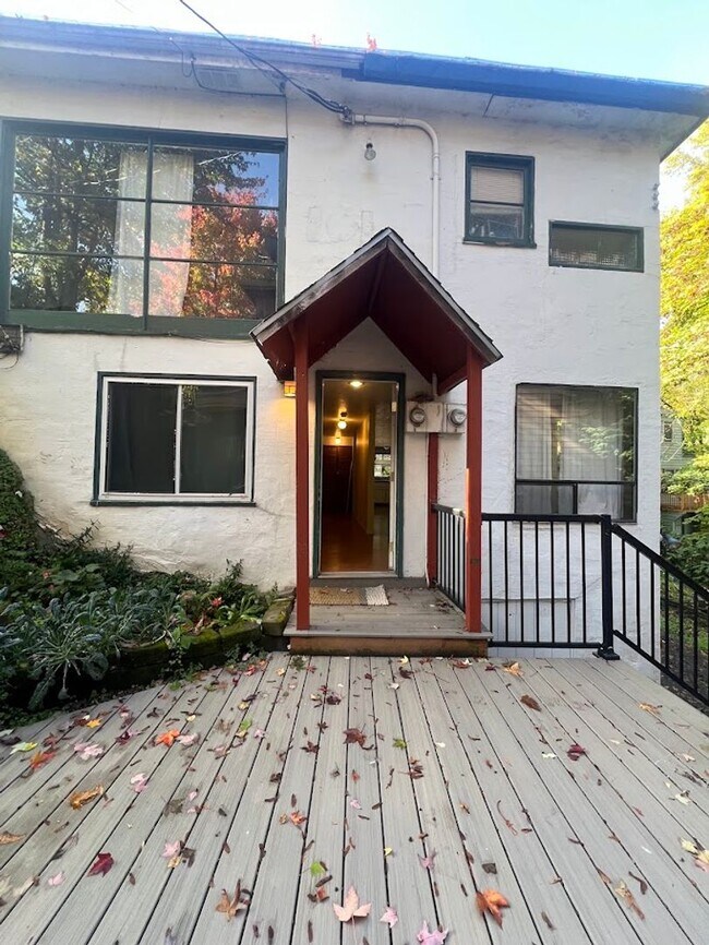 4900-4902 SW Slavin Rd, Portland, OR 97239 - photo 3